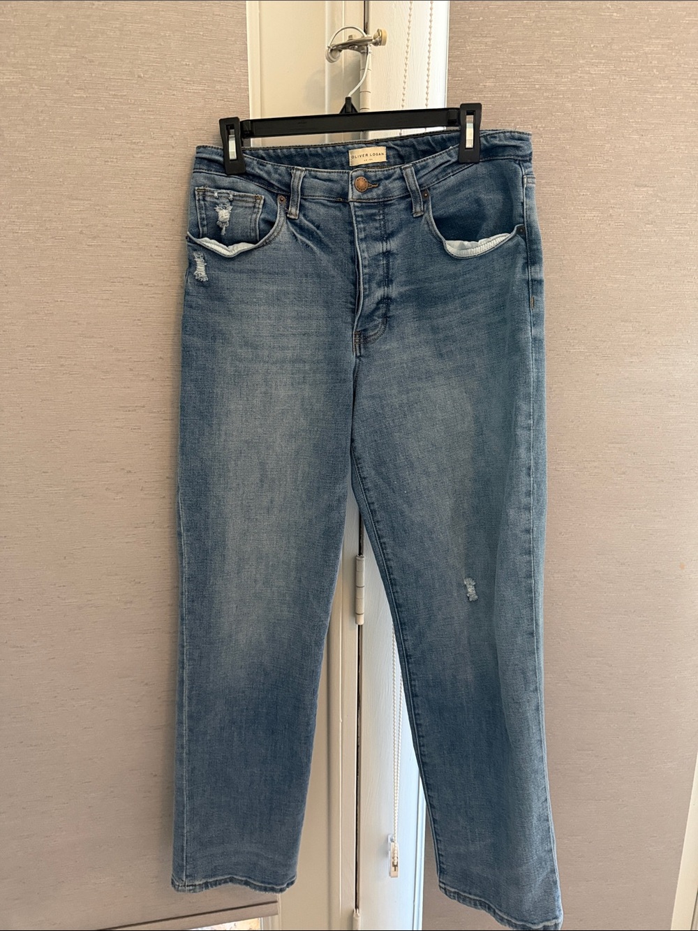 Oliver Logan Women’s Blue Distressed Straight-Leg Jeans